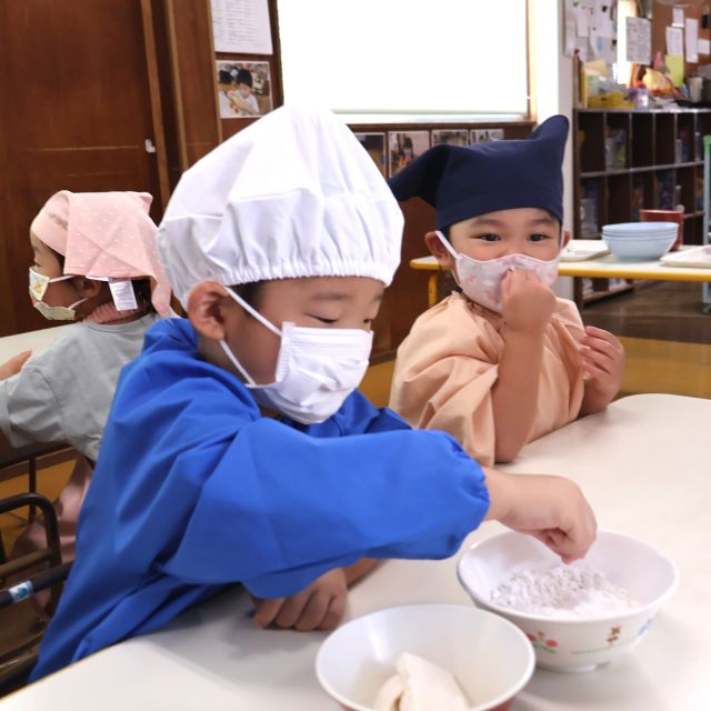 ＊　3歳児クッキング　（門田認定こども園）　＊