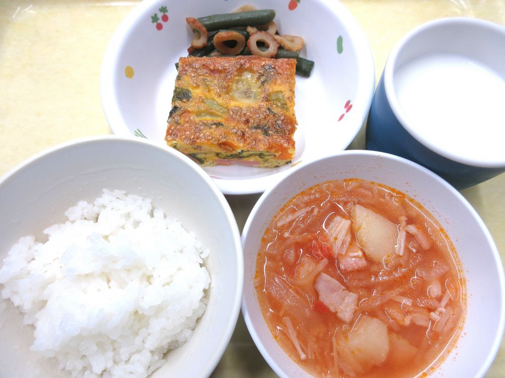 ご飯

韓国風オムレツ

いんげんとちくわのオイスター炒め

ミネストローネスープ

牛乳