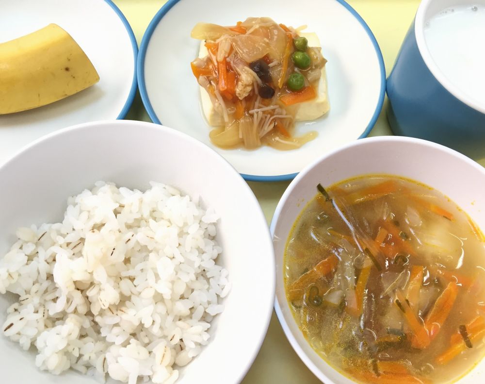 麦ご飯

豆腐ステーキ～きのこソースあんかけ～

春雨スープ

バナナ

牛乳