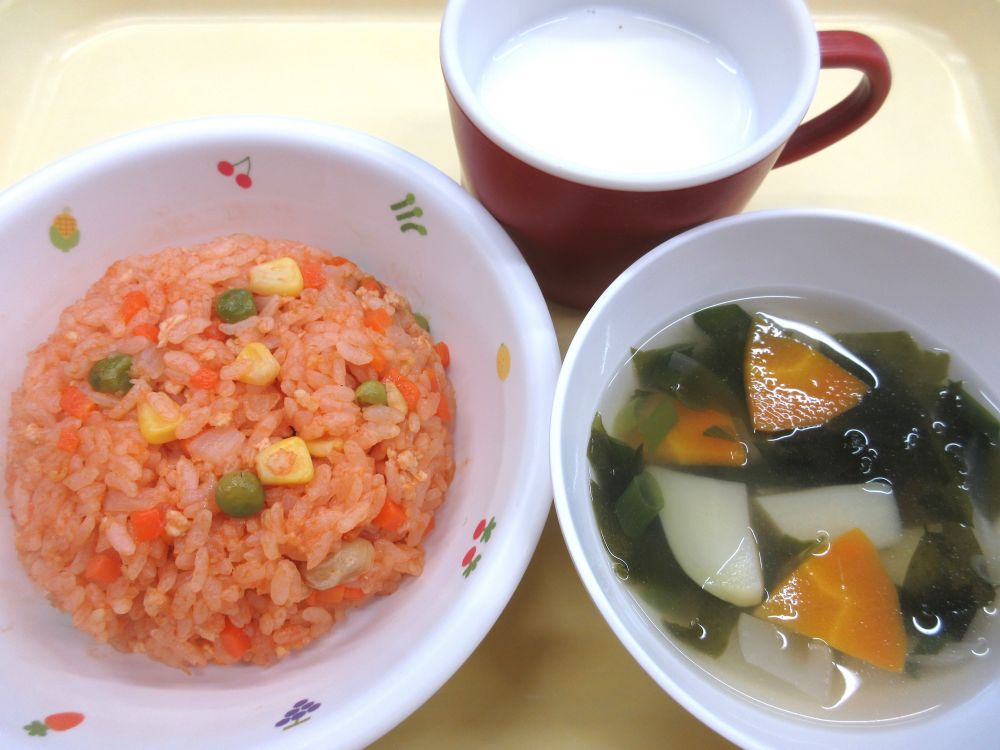 チキンライス

わかめスープ

牛乳