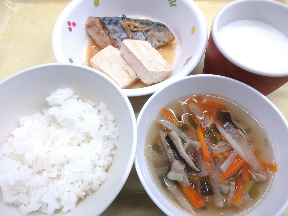ご飯

さばのみそ煮

付け合わせ(豆腐)

沢煮椀

牛乳