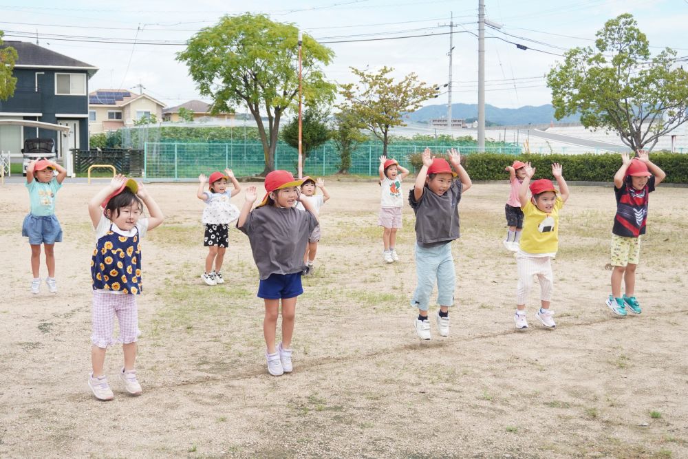 音楽や動物の特徴を捉え、なりきって表現する♡
どんな振り付けを取り入れたいかみんなでアイディアを出し合い
踊りの中にも取り入れました
