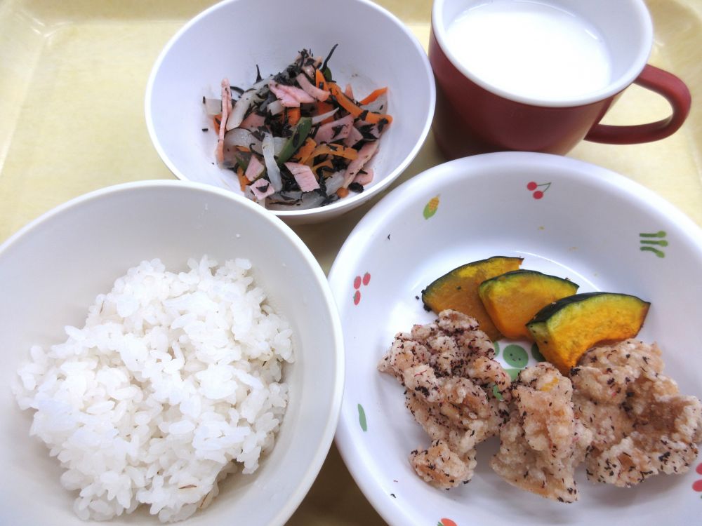 麦ご飯

赤しそからあげ

焼きかぼちゃ

ひじきマリネ

牛乳