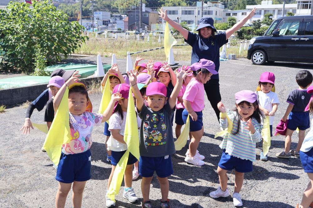 終わりの体操まで踊ったよ♪
ドキドキワクワク運動会！
みんなで楽しもうね☺