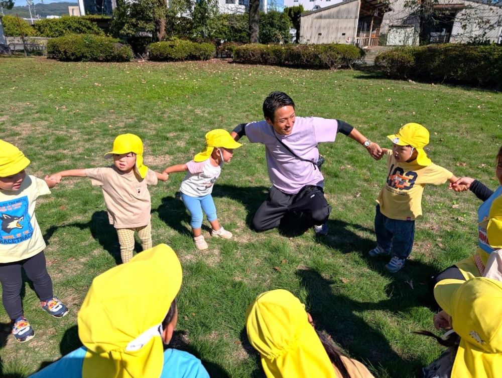 プログラム１０『ちきゅうのこども』
終わりの体操はみんなで輪になって😊
お家の人も一緒に踊りましょう♪

みんな日曜日も元気で来てね☀️