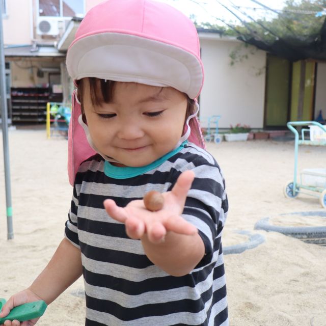 どんぐりで…　＊1．2歳児＊