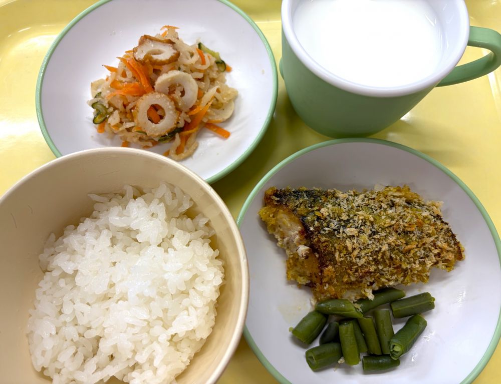 ご飯

さばのカレーマヨパン粉焼き

いんげんのソテー

切干大根ときゅうりのごま和え

牛乳