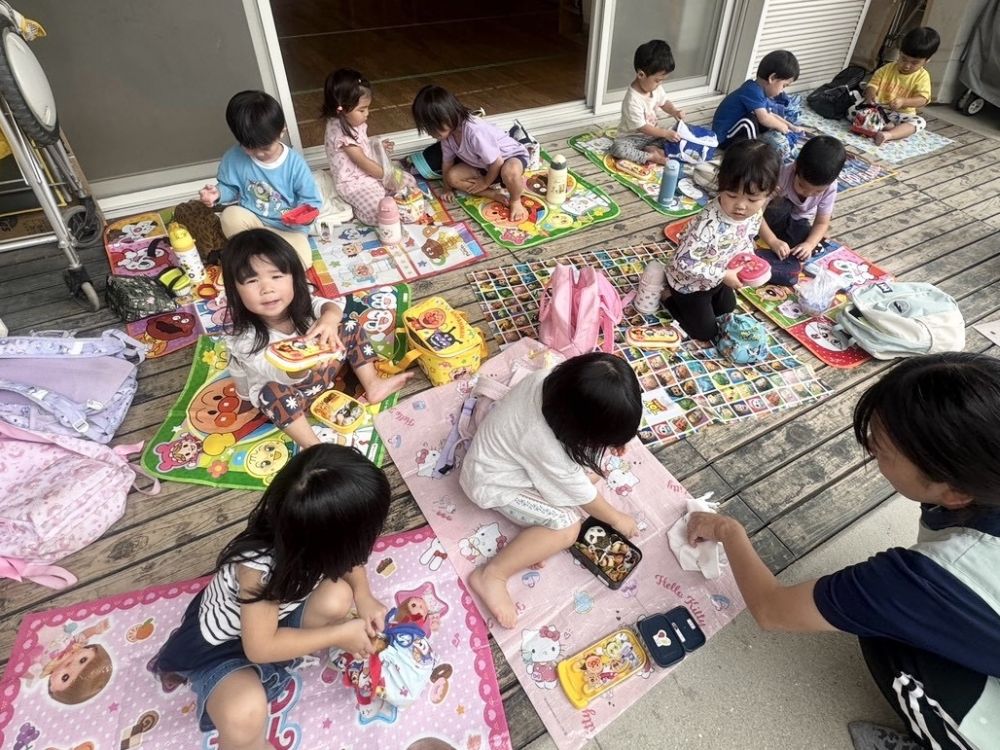クマ組さんになって２回目のお弁当✨️

朝のおやつの時間から
「おべんとう？」
「はやくたべたい〜」と、
とっても楽しみにしていました!!