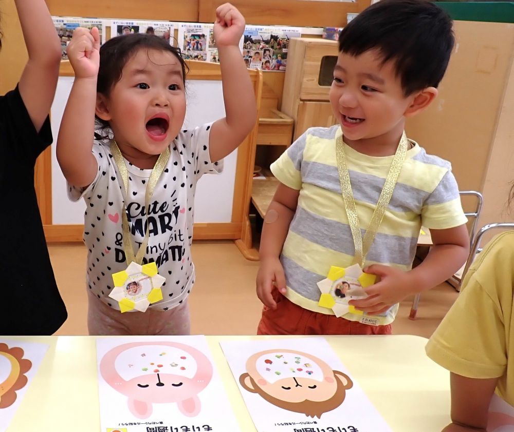 「いっぱい食べてくれてありがとう💗」って
給食先生からメダルをもらったよ🏅
　　ヤッター✨