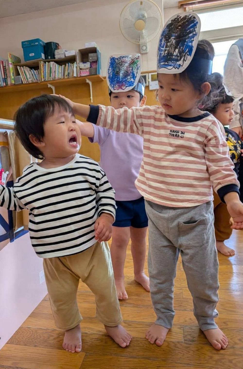 鬼神になりきって、
ウサギ組さんの部屋に、いざ出陣👹

泣いていたDくんをよしよししてあげていたのは
NちゃんとYくん💞